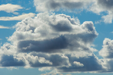 Nubes de otoño antes de la tormenta