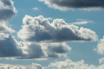 Nubes de otoño antes de la tormenta