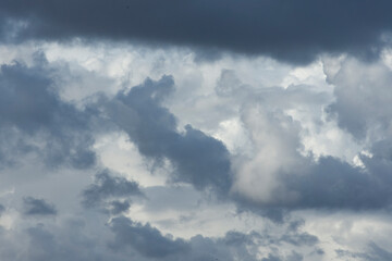 Nubes de otoño antes de la tormenta