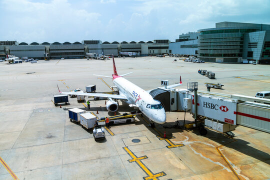 TACA Embraer 190 In Miami