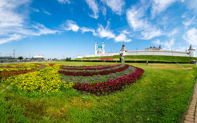 Obraz premium Panoramic view of the Kazan Kremlin and the Kul Sharif Mosque