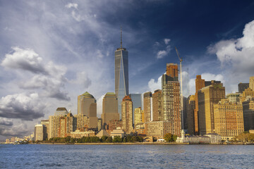 Fototapeta na wymiar Amazing sunset colors of Lower Manhattan skyline from the ferry boat, New York City