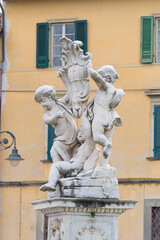 Fototapeta na wymiar putti fountain in Pisa