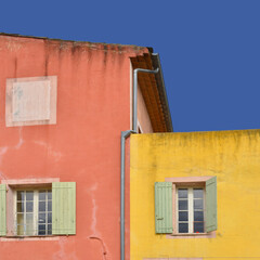 Carré façades colorées à Roussillon (84220), Vaucluse en Provence-Alpes-Côte-d'Azur, France