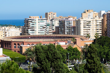Obraz premium Panoramic view from the mountain to the bullring in Malaga, against the backdrop of the Mediterranean Sea