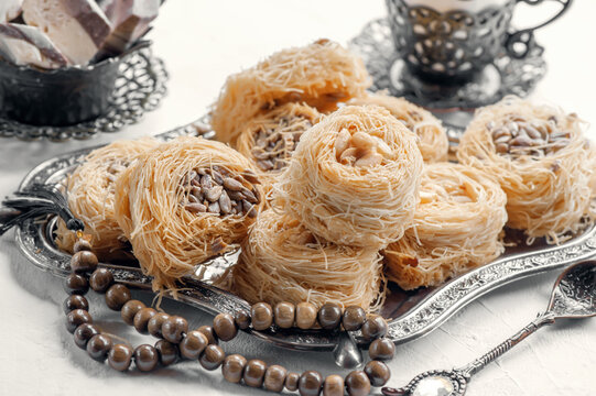 Kataifi Bilder Durchsuchen 1,285 Archivfotos, und