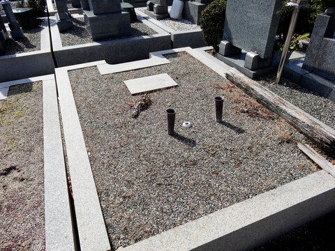 墓標のない墓地