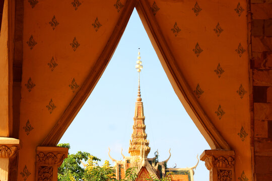 Beautiful golden roof of a temple in a Buddhist monastery 2