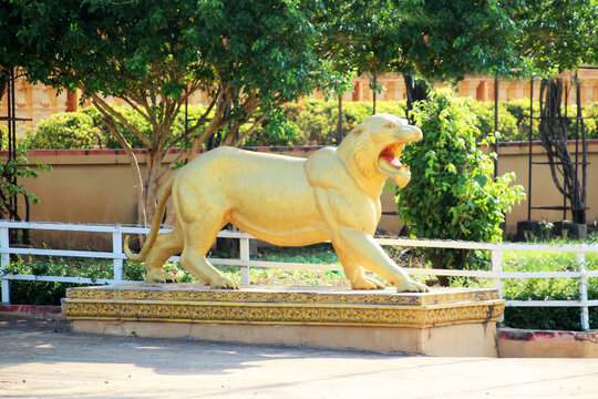Sculpture of golden mythical Buddhist lion 2