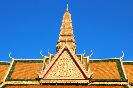Beautiful golden roof of a temple in a Buddhist monastery 1