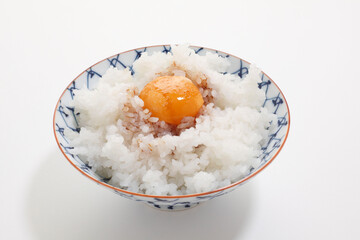 醤油をかけた卵ご飯