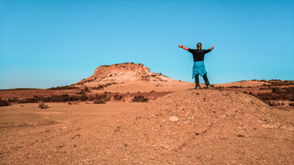 Obraz premium person in the desert