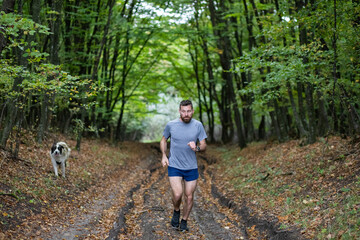Obraz premium handsome trail runner running in nature