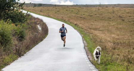 Obraz premium young man running on country road