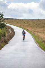 Obraz premium young man running on country road