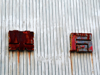 薬局の錆びた看板