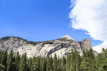 A gigantic wall of rock at Yosemite National Park