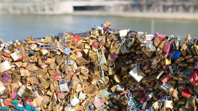 Paris - Powered by Adobe