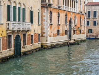 Fototapeta na wymiar Palazzo Dona Giovannelli along the Rio di Noale - Venice, Veneto, Italy