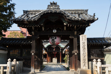 麻利支尊天の門