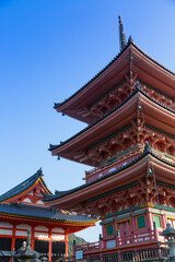 Fototapeta premium 清水寺の三重塔と経堂