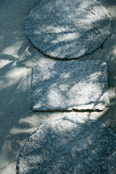 寺院の踏み石 © Paylessimages