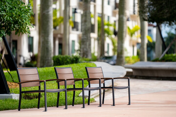 Fototapeta na wymiar Empty chairs in the park