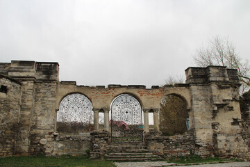 Fototapeta na wymiar part of the old stone castle building