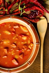 gulasch mit Pfefferoni