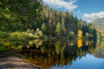 Fototapeta na wymiar Lac de Retournemer in den Vogesen im Herbst