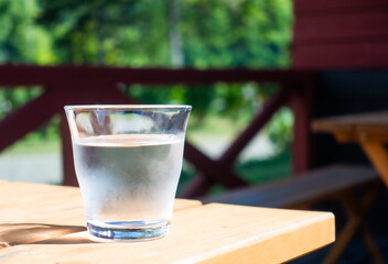 一杯の冷たい水 / 水分補給のイメージ