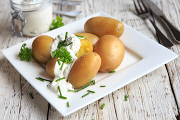 Pellkartoffeln mit Kräuterquark