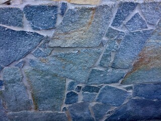 Mur composé de pierres disparates