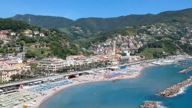 Moneglia, Cinque Terre, Riviera Ligure, Italia, vista Drone