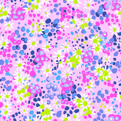 Fototapeta premium Bright nature summer floral background. Seamless pattern made of small wildflowers, spotted doodle shapes. Daisy meadow field. Botanical ditsy illustration with modern flat design.