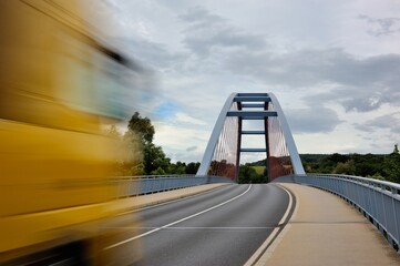 Die blaue Brücke