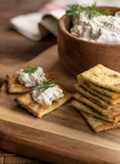 Creamy Jalapeno Dip With Crackers