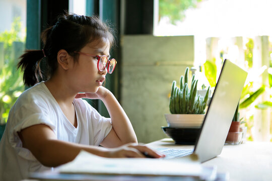 asian children working on computer laptop at home