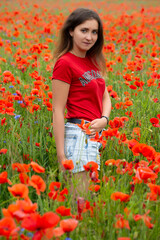 Portrait shooting with a beautiful model in a poppy field