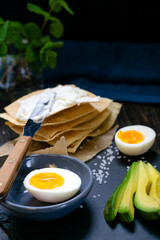 Avocado with sea salt, egg and dry bread for a balanced breakfast
