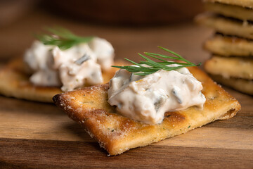 Creamy Jalapeno Dip With Crackers