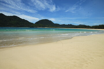 Lampuuk Beach, Aceh itself is ready to spoil your eyes with a panoramic view of the waves and its soft white sand.