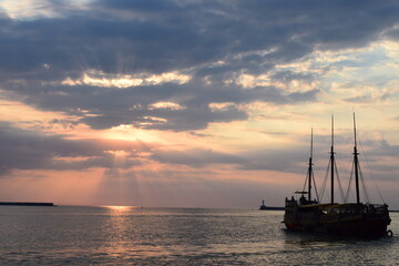 Fototapeta premium sailboat at sunset