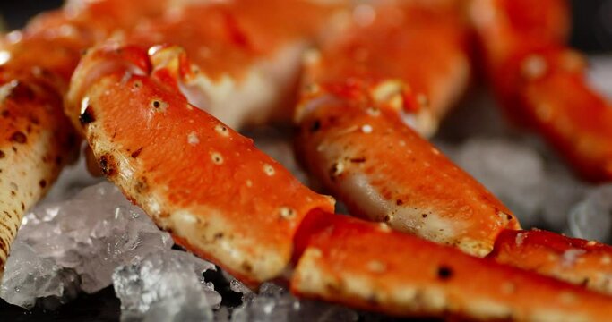 Delicious crab with ice slowly rotates.