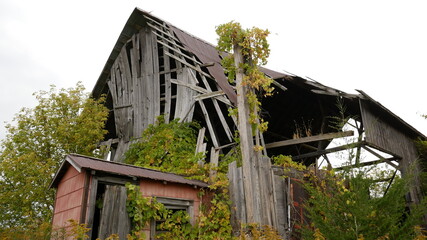 Fototapeta na wymiar Old barn falling down