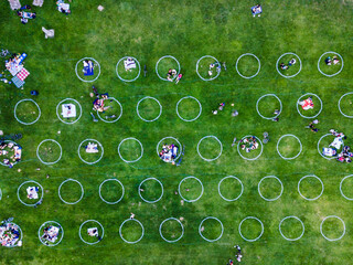 Meeting with friends in a public park while lockdown, separation with circles, Heidelberg Neckarwiese, social distancing, covid 19 © Dominic