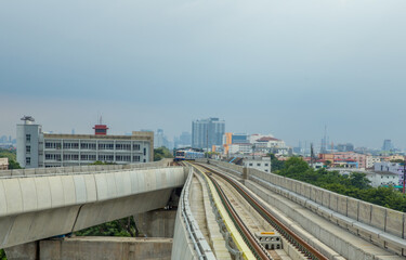 Fototapeta premium BTS Skytrain running in to the station in the evening.