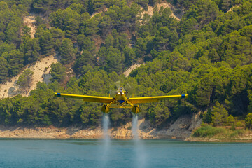 Firefighters plane collecting water from the Guadalest reservoir.