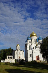 Fototapeta na wymiar monastery near Moscow on a september day