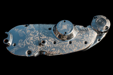 Feinste filigrane Metall Gravuren auf einem Motorrad Motorblock